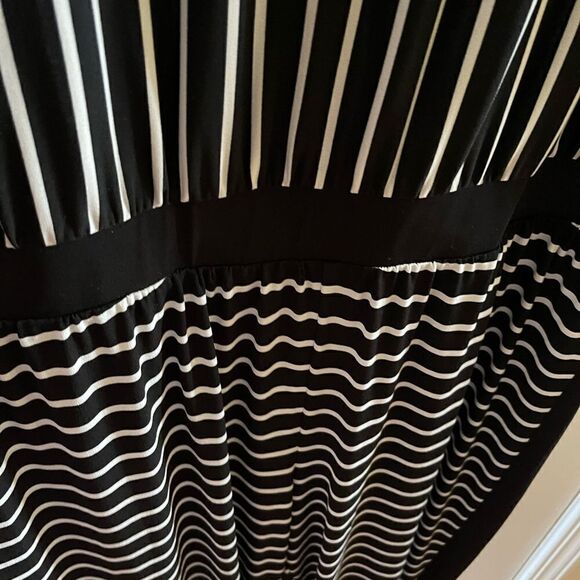 Plus Size Chicos Jumpsuit Black & White vertical stripes relax drop shoulder SZ3 - Picture 5 of 8